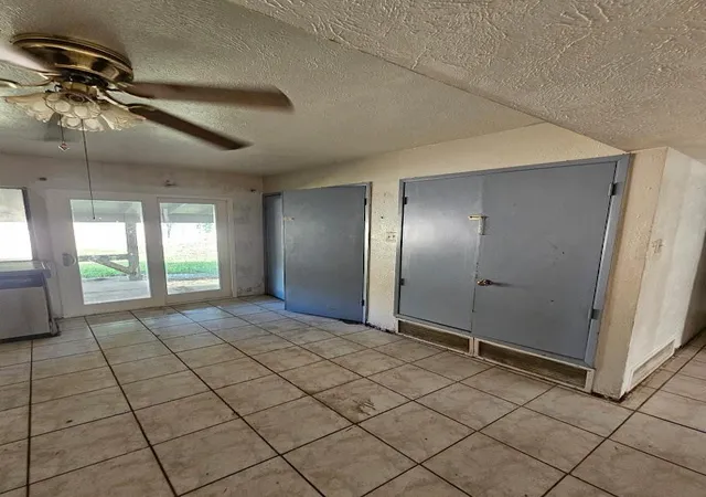 Photo 2 of Sale Pending at 5643 Condon Ln, Houston, TX 77053 | MLS# 89080264 | Listing updated on 2026-09-01