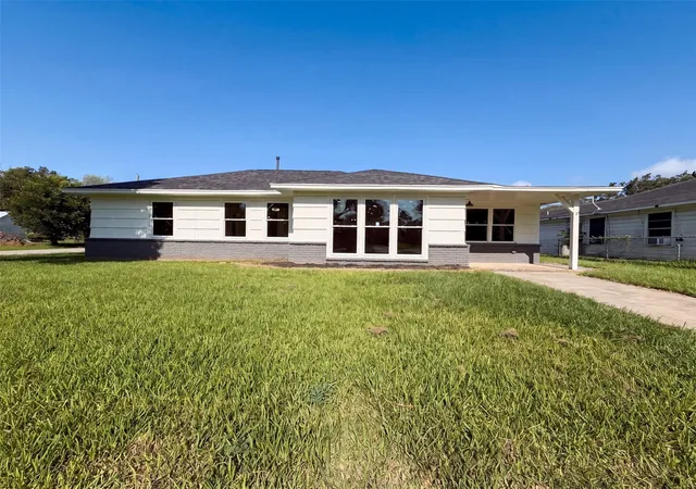 1st image of 118 N Ringgold St, West Columbia, TX 77486 | MLS# 93454516