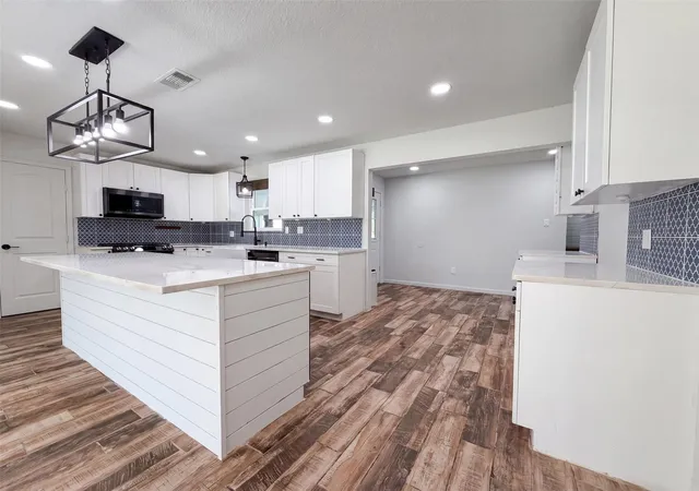 2nd image of 118 N Ringgold St, West Columbia, TX 77486 | MLS# 93454516