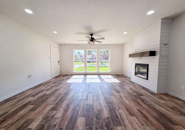 image of 118 N Ringgold St, West Columbia, TX 77486 | MLS# 93454516