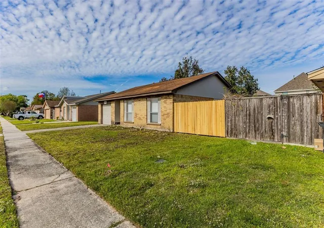 Photo 3 of Single family home for sale at 10723 Thorncliff Dr, Humble, TX 77396 | MLS# 78260642 | Listing updated on 2026-09-01