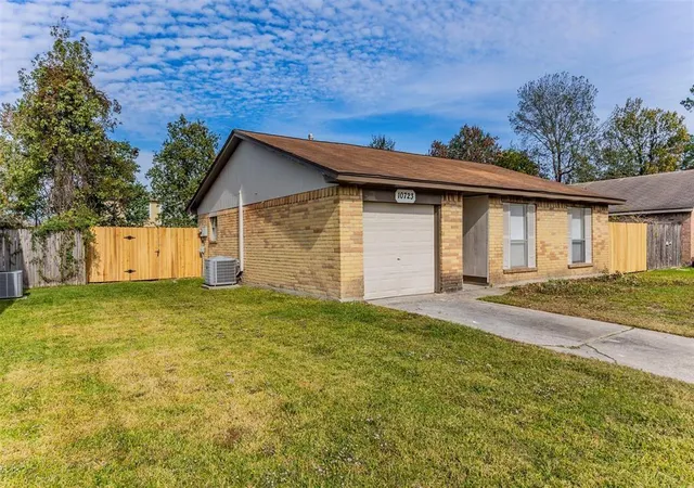 Photo 3 of Single family home for sale at 10723 Thorncliff Dr, Humble, TX 77396 | MLS# 78260642 | Listing updated on 2026-09-01