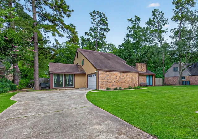 Photo 2 of Single family home for sale at 23610 Creekview Dr, Spring, TX 77389 | MLS# 5811596 | Listing updated on 2026-07-30