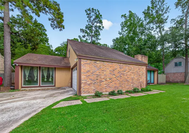 Photo 2 of Single family home for sale at 23610 Creekview Dr, Spring, TX 77389 | MLS# 5811596 | Listing updated on 2026-07-30