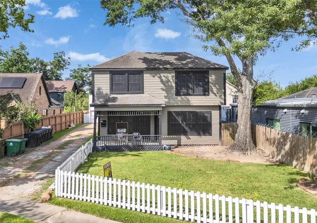 2nd image of 1406 Elliott St, Houston, TX 77023 | MLS# 55600637