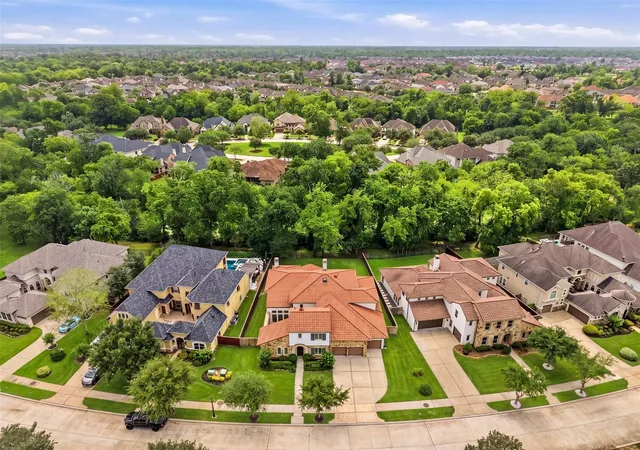 3rd image of 6139 Logan Creek Ln, Sugar Land, TX 77479 | MLS# 74713798