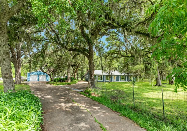 3rd image of 18792 Hwy 35, Sweeny, TX 77480 | MLS# 95409804