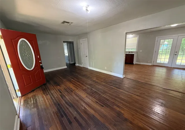 Photo 1 of Single family home for sale at 1211 17th Avenue N, Texas City, TX 77590 | MLS# 36083290 | Listing updated on 2026-09-16