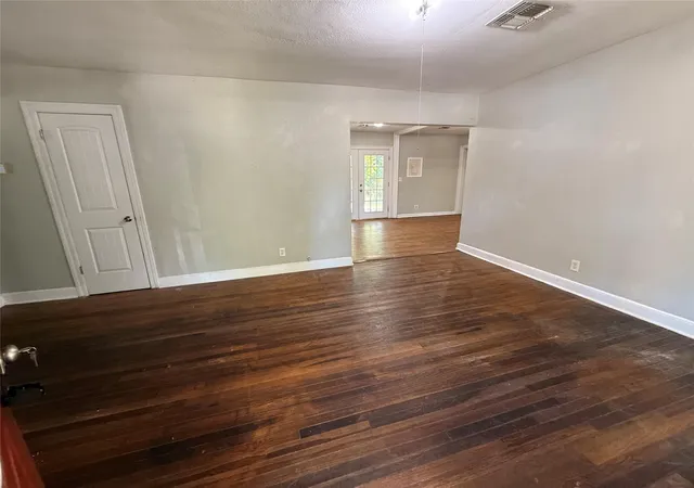 Photo 2 of Single family home for sale at 1211 17th Avenue N, Texas City, TX 77590 | MLS# 36083290 | Listing updated on 2026-09-16