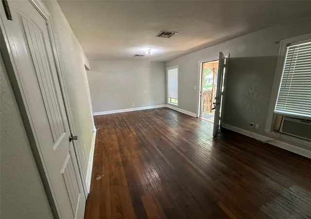 Photo 3 of Single family home for sale at 1211 17th Avenue N, Texas City, TX 77590 | MLS# 36083290 | Listing updated on 2026-09-16