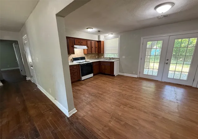 Photo 3 of Single family home for sale at 1211 17th Avenue N, Texas City, TX 77590 | MLS# 36083290 | Listing updated on 2026-09-16