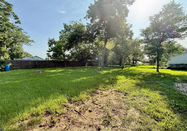 Homes for sale in West Columbia, TX | 502 E Jackson St, West Columbia, TX 77486 | MLS# 42436149