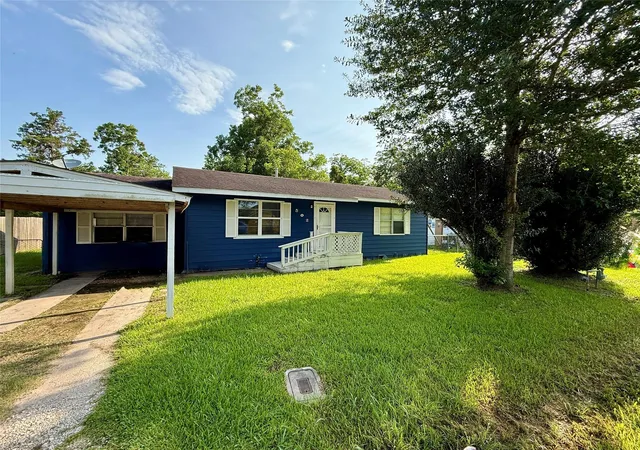 Homes for sale in West Columbia, TX | 502 E Jackson St, West Columbia, TX 77486 | MLS# 42436149