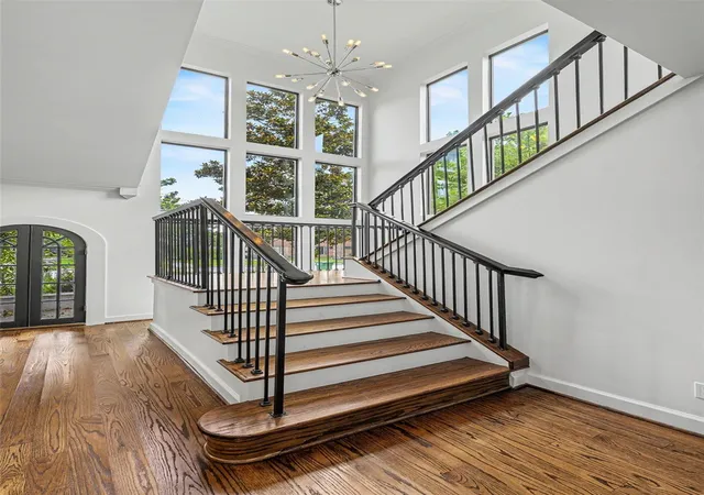 Photo 3 of Single family home for sale at 2027 Branard St, Houston, TX 77098 | MLS# 613243 | Listing updated on 2026-09-13