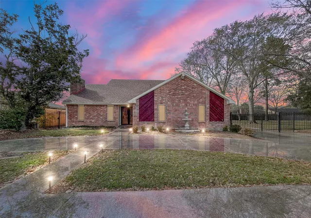 1st image of 10614 Huntington Point Dr, Houston, TX 77099 | MLS# 65137105
