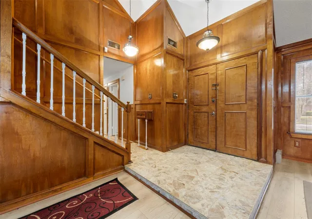 3rd image of 10614 Huntington Point Dr, Houston, TX 77099 | MLS# 65137105