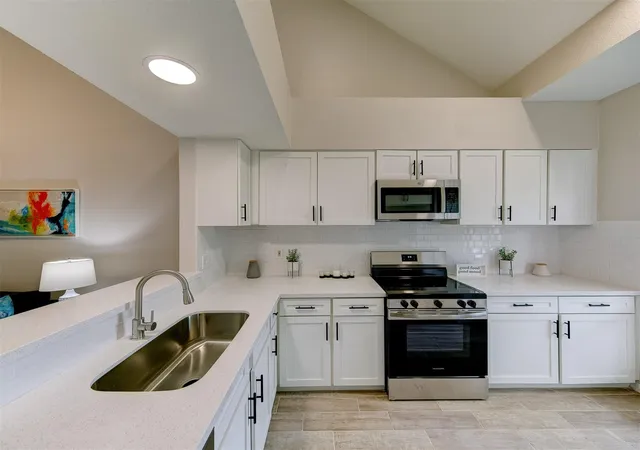 4th image of 4144 Greystone Wy #201, Sugar Land, TX 77479 | MLS# 25566497