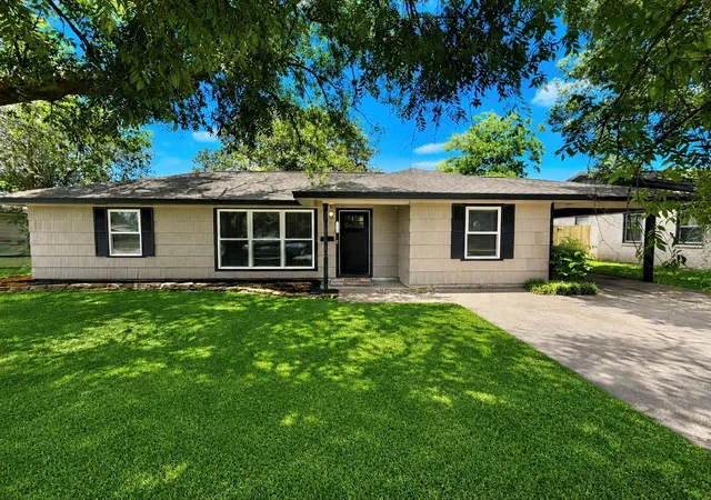 Homes for sale in West Columbia, TX | 102 S Mattson St, West Columbia, TX 77486 | MLS# 4707238