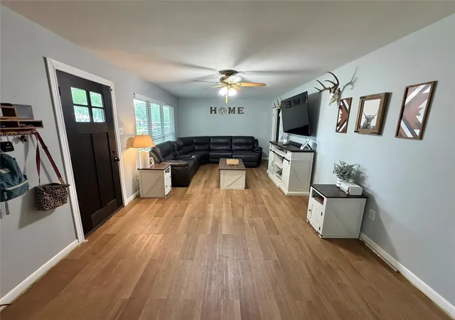 Homes for sale in West Columbia, TX | 102 S Mattson St, West Columbia, TX 77486 | MLS# 4707238