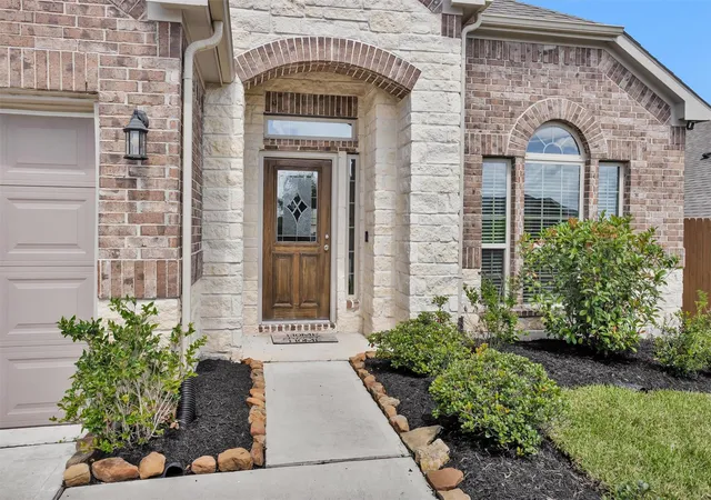 Photo 3 of Single family home for sale at 760 Yellow Birch Ln, Conroe, TX 77304 | MLS# 86910528 | Listing updated on 2026-09-17
