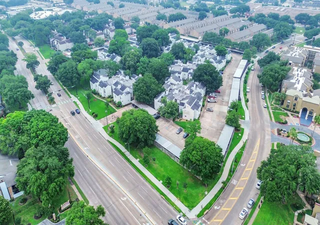 4th image of 9809 Richmond Ave #C13, Houston, TX 77042 | MLS# 36563207