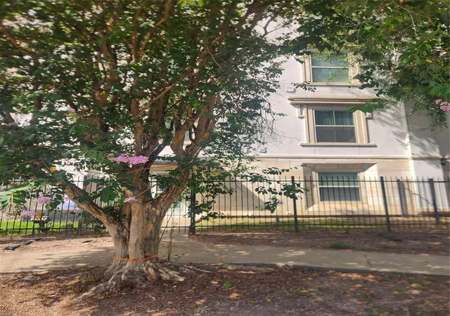 3rd image of 3501 Chenevert St #2, Houston, TX 77004 | MLS# 62470117