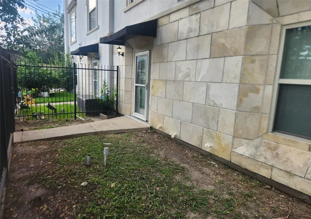 5th image of 3501 Chenevert St #2, Houston, TX 77004 | MLS# 62470117