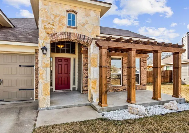 Photo 3 of Single family home for sale at 2025 Jester Trl, Bryan, TX 77807 | MLS# 20574409 | Listing updated on 2026-03-25