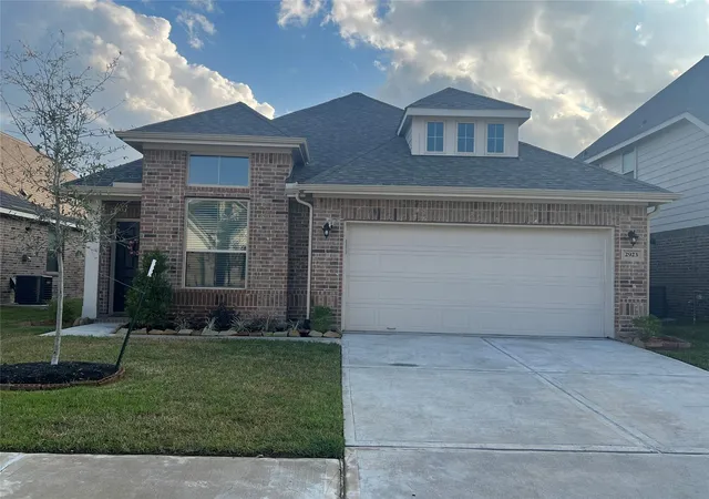 Photo 2 of Single family home for sale at 2923 Painted Sunrise Trl, Houston, TX 77045 | MLS# 7060342 | Listing updated on 2026-09-09