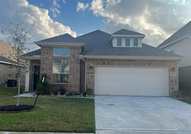 Photo 3 of Single family home for sale at 2923 Painted Sunrise Trl, Houston, TX 77045 | MLS# 7060342 | Listing updated on 2026-09-09
