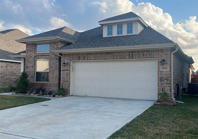 Photo 4 of Single family home for sale at 2923 Painted Sunrise Trl, Houston, TX 77045 | MLS# 7060342 | Listing updated on 2026-09-09