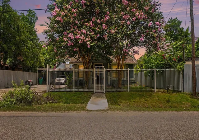 Photo 2 of Multi family home for sale at 9226 Dodson St, Houston, TX 77093 | MLS# 60998897 | Listing updated on 2026-09-05