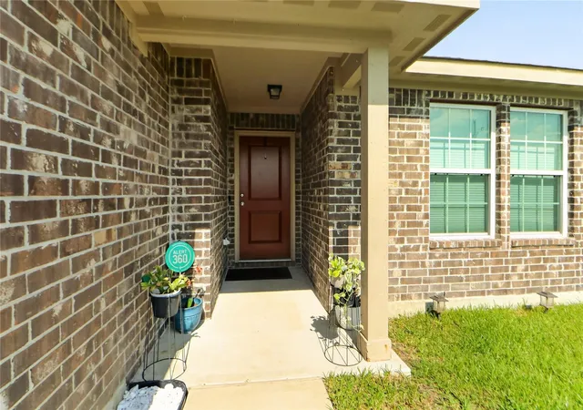 Photo 3 of Single family home for sale at 686 Road 5105, Cleveland, TX 77327 | MLS# 5873620 | Listing updated on 2026-09-18
