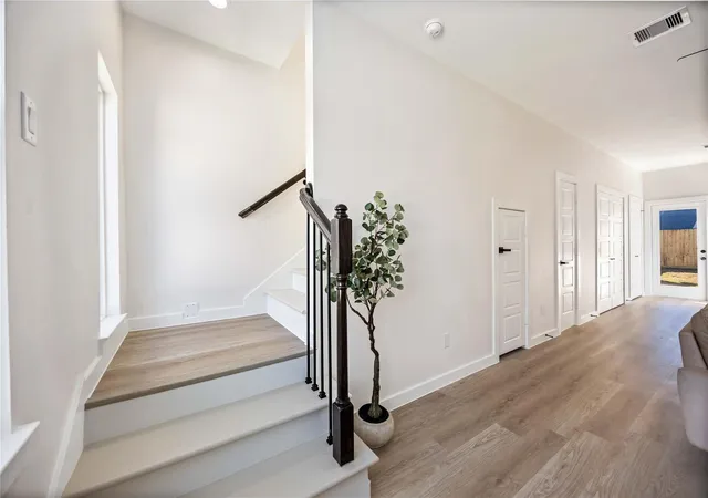 Listing Photo 4 - Condo for sale in building located at 7215 Sandra St, Houston, TX 77028 - Unit #A-B