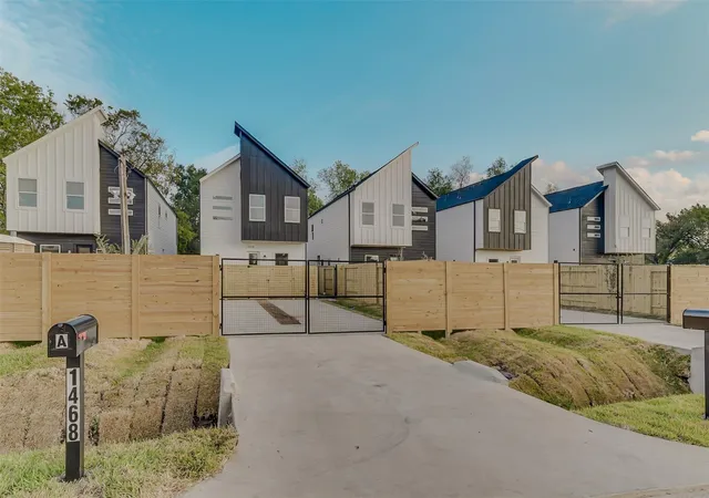 Photo 1 of Multi family home for sale at 9439 Pembrook St, Houston, TX 77016 | MLS# 3359865 | Listing updated on 2026-09-05