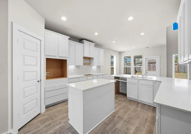 Photo 2 of Single family home for sale at 1972 Golden Spruce Ln, Conroe, TX 77301 | MLS# 6256860 | Listing updated on 2026-09-04