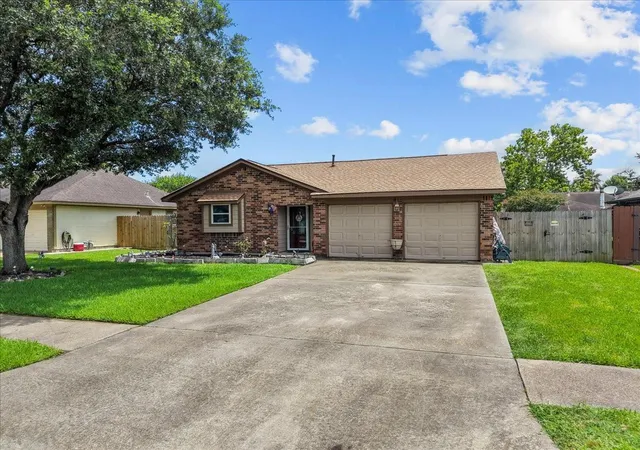 2nd image of 11734 Alamo Dr, La Porte, TX 77571 | MLS# 75252536