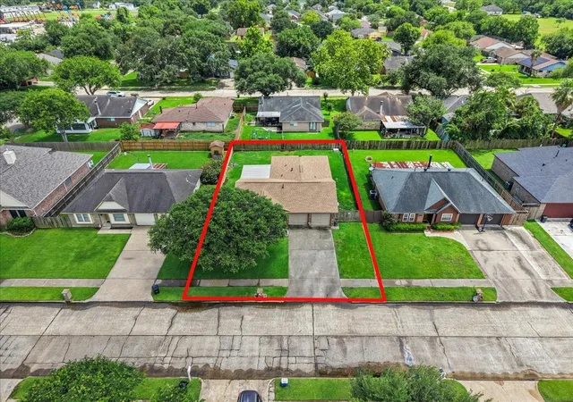 3rd image of 11734 Alamo Dr, La Porte, TX 77571 | MLS# 75252536