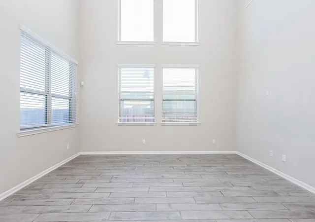 5th image of 1632 Summer City Dr, Houston, TX 77047 | MLS# 33825608