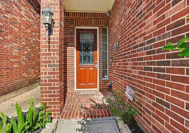 Photo 3 of Single family home for sale at 1502 Olive Pl, Houston, TX 77077 | MLS# 83351242 | Listing updated on 2026-08-22