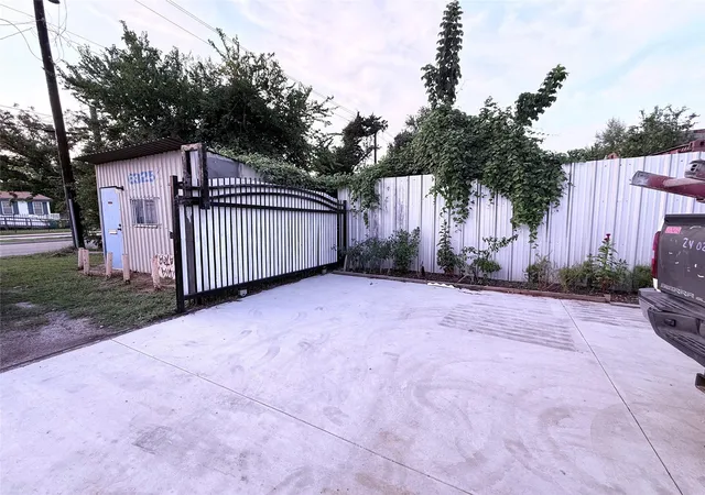 3rd image of 6325 Cullen Blvd, Houston, TX 77021 | MLS# 73630641