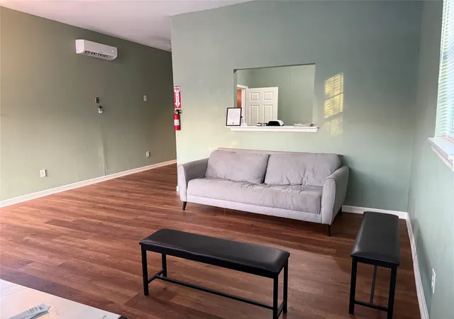 4th image of 6325 Cullen Blvd, Houston, TX 77021 | MLS# 73630641