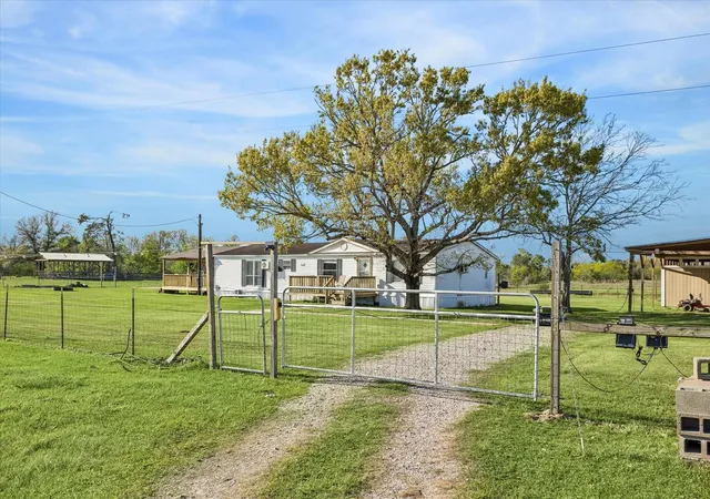 4th image of 41230 Delma Rd, Hempstead, TX 77445 | MLS# 88752410