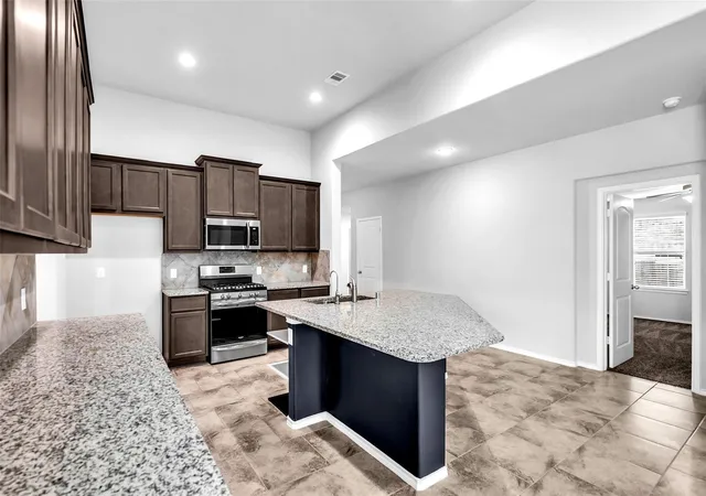 Photo 4 of Single family home for sale at 7417 Mango Orchard Ln, Conroe, TX 77304 | MLS# 15328078 | Listing updated on 2026-08-26