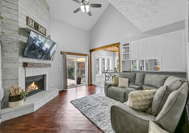 Photo 2 of Single family home for sale at 1018 Londonderry Ave, Friendswood, TX 77546 | MLS# 47614488 | Listing updated on 2026-08-26