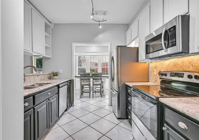 Photo 3 of Single family home for sale at 1018 Londonderry Ave, Friendswood, TX 77546 | MLS# 47614488 | Listing updated on 2026-08-26