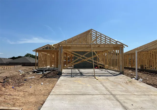 Photo 1 of Single family home for sale at 1213 Hickory Grove St, Brenham, TX 77833 | MLS# 98604340 | Listing updated on 2026-09-04