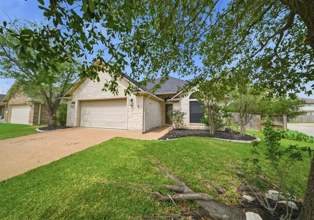 3rd image of 809 Emerald Dove Ave, College Station, TX 77845 | MLS# 60383571