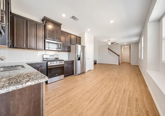 3rd image of 7114 Elgin St, Pearland, TX 77584 | MLS# 30402972
