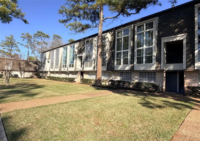 3rd image of 12633 Memorial Dr #74, Houston, TX 77024 | MLS# 2998066